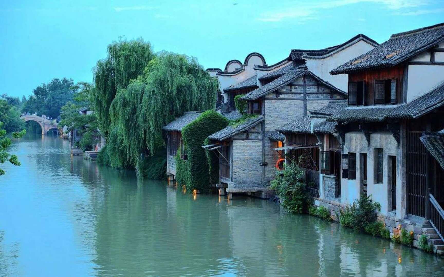铁路附近做这种事，违法！